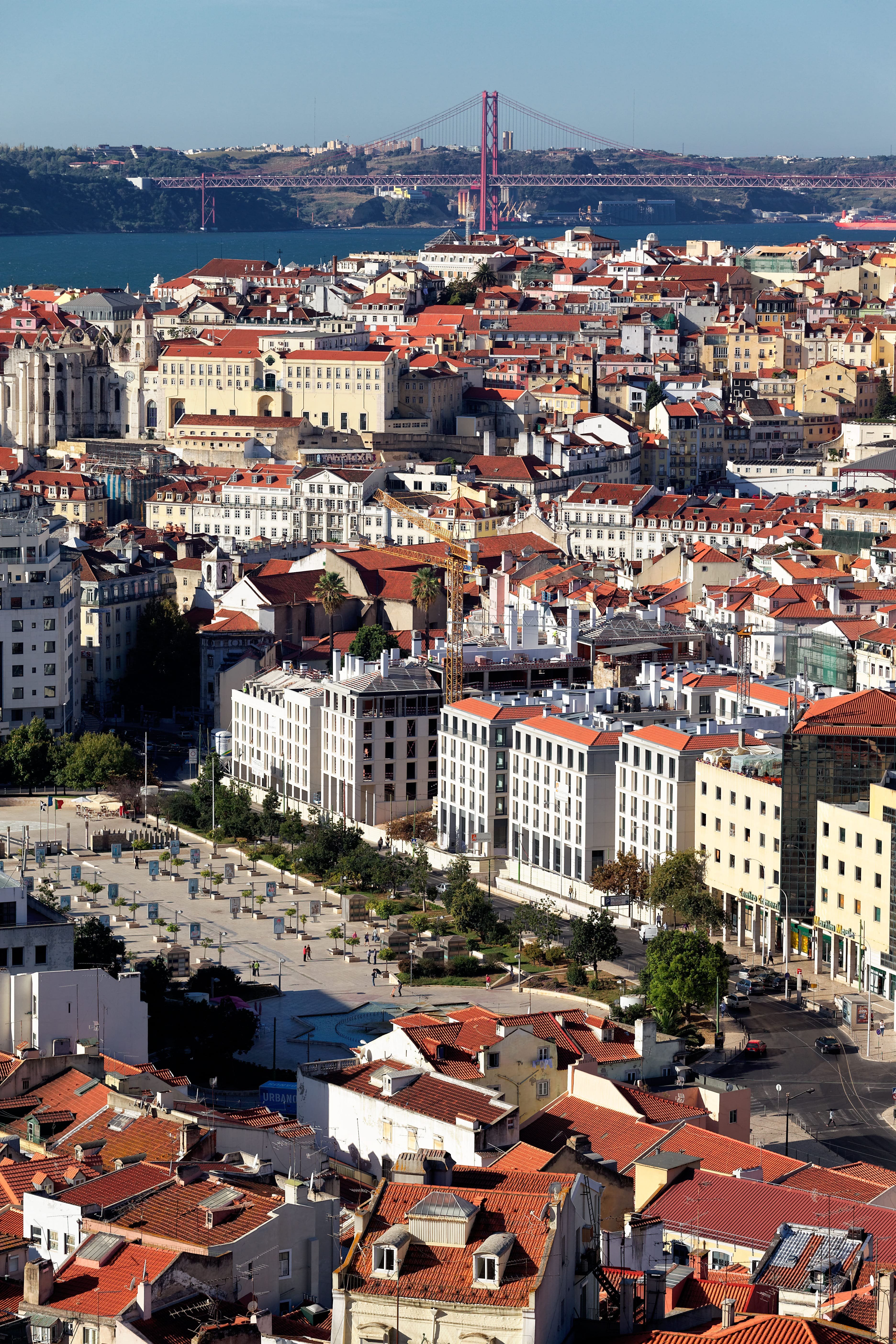 vertical-view-lisbon-portugal (1) (1)